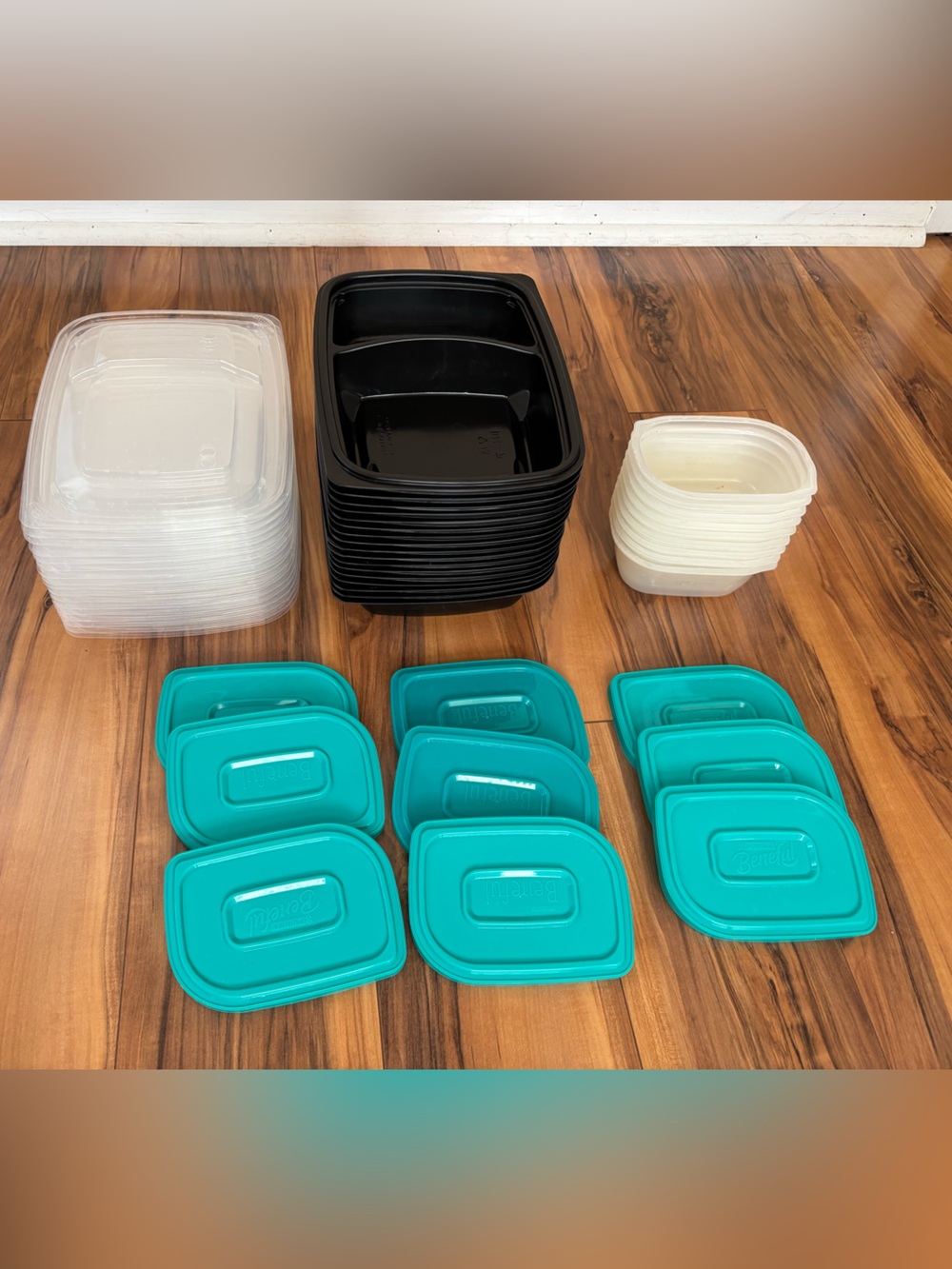 17 Assorted Plastic Food divided Storage Containers with Lids & 9 small